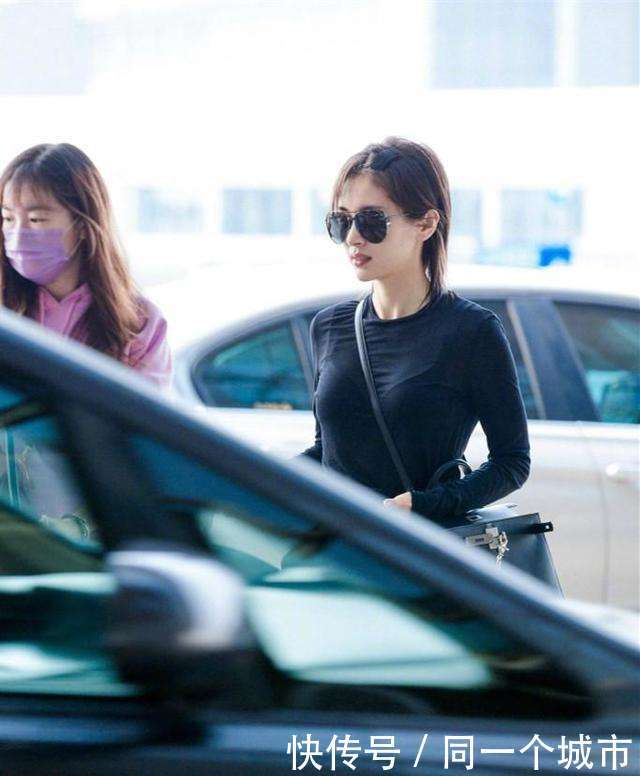 162王子文与171蒋欣, 同穿一身黑现身机场, 一个似超模一个是矮胖