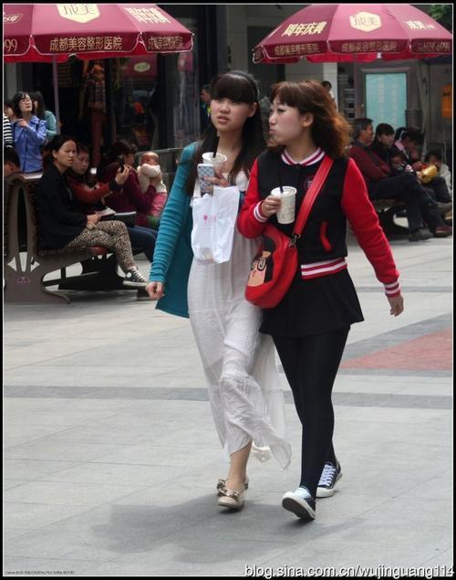 街拍:早春成都春熙路的时尚男女(图)