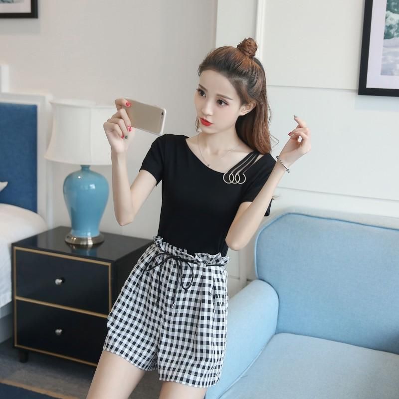 谁说丝袜只能穿的性感，短裤也能魅力十足好不好