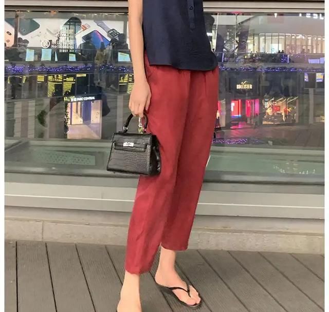 『时髦』越来越热!小姨把黑裤子全扔了,换上时髦"卡布里裤"美的不像48岁