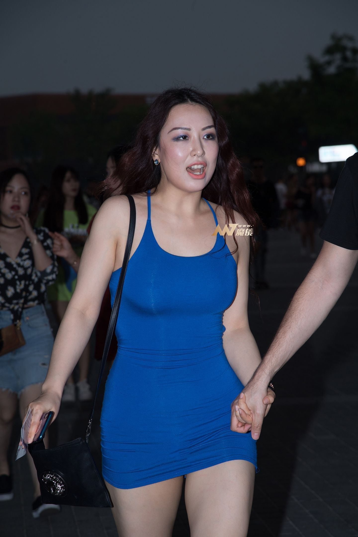 街拍“图三的身材算可以了吧?图六的小姐姐不错哦”