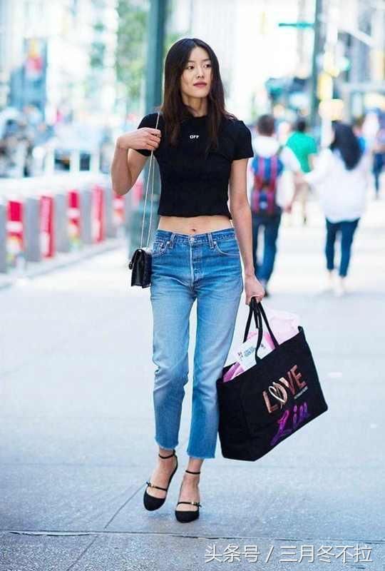 时尚之奚梦瑶偶遇刘雯，网友:小腹差距有点大，奚梦瑶摔坏了?