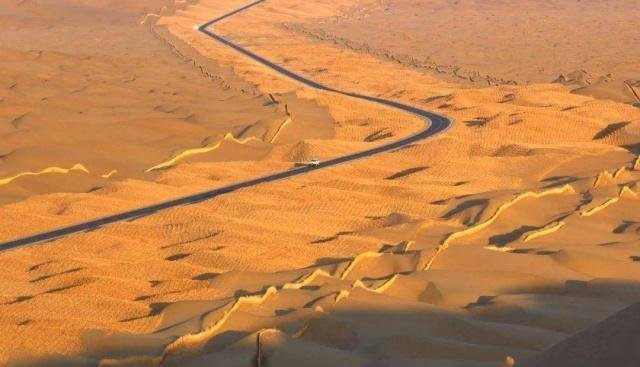 中国死亡之海修建一条致富路，堪称奇迹工程，20年绿化救活死海