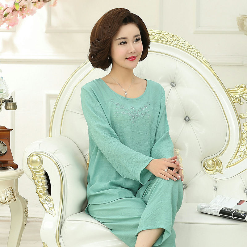 如果你是宅女?这几款舒适美丽又保暖的家居睡衣您得备上