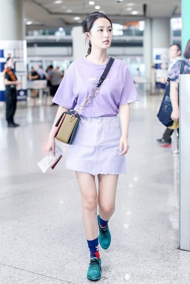 美丽的星空鞋，穿在李沁脚上就成了灾难，网友：不会搭配是硬伤