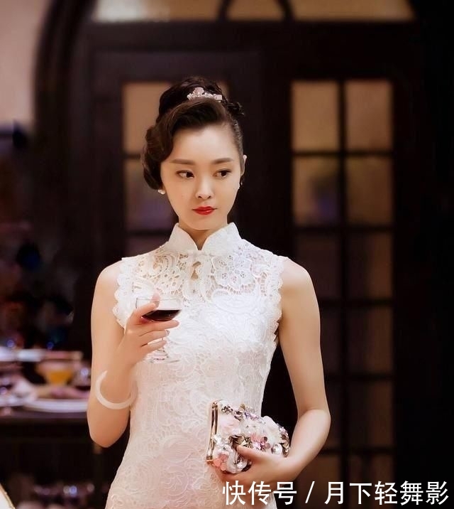 【性感】现在的女人真会穿,这样性感的旗袍直接穿上了,不过真好看