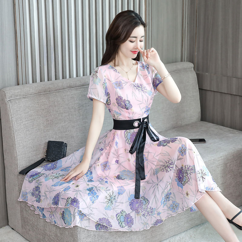 52岁老婆终于开窍了，把大妈装扔掉了，换上高雅裙，美像30岁