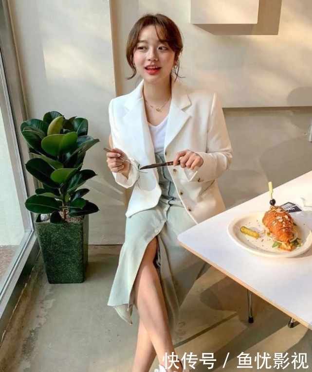  #四件#原来一件外套可以配四件裙子？这一衣多穿一定要学会
