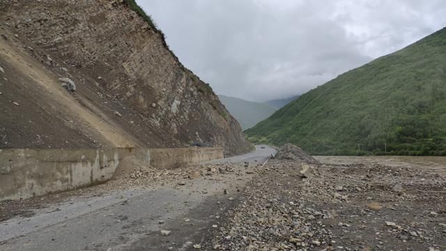 自驾川藏线色达到新龙县,路遇各种意外影响行程,有惊无险小确幸