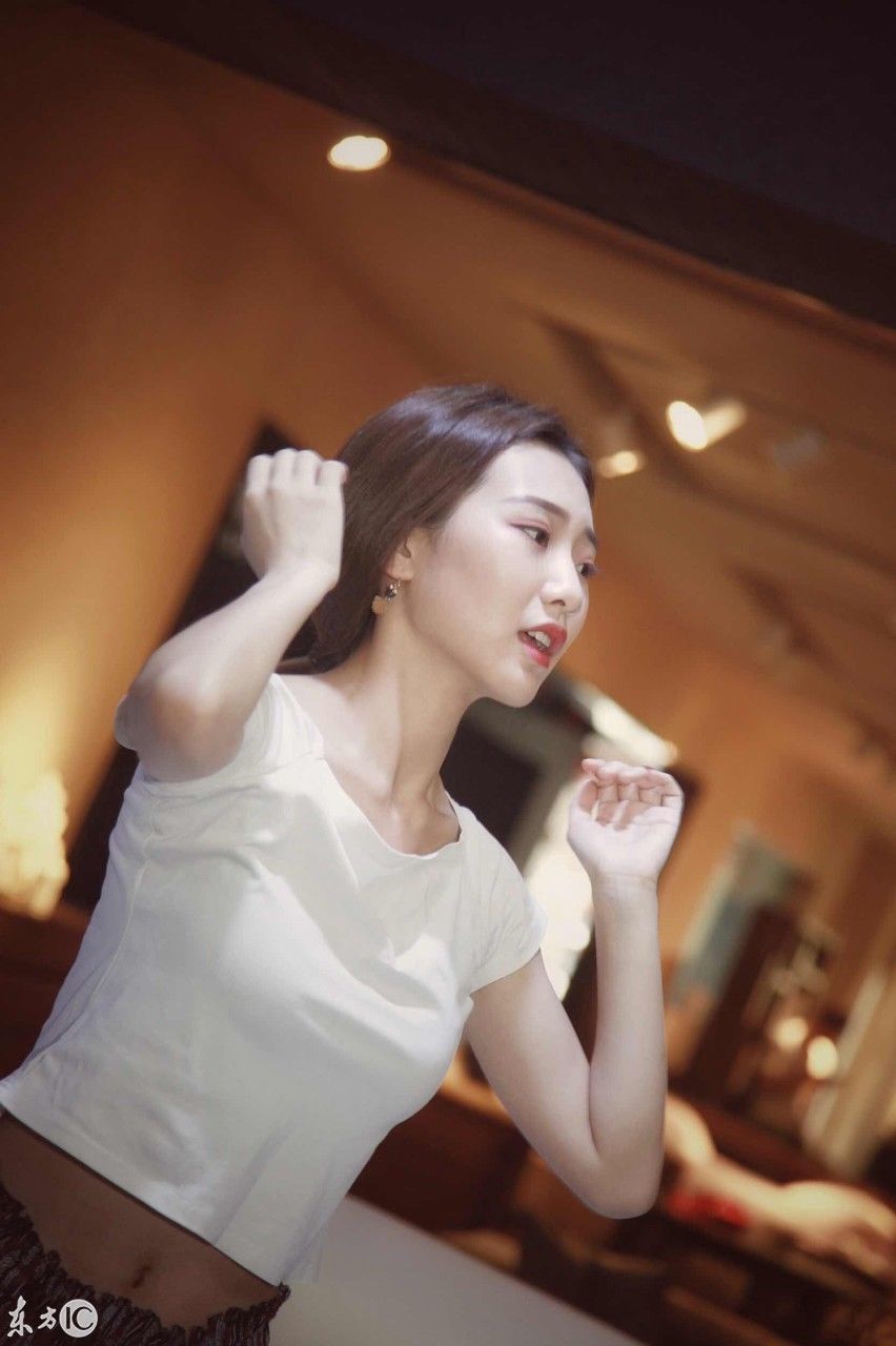 室内摄影:美女就是养眼，玲珑身段性感十足，拍着特别舒心