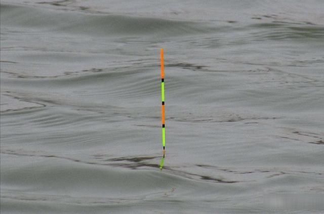  作钓■早春季节风大浪高，走水走漂如何作钓？
