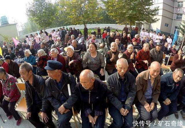 今年这些老人养老金会“补发”看看是哪些人！