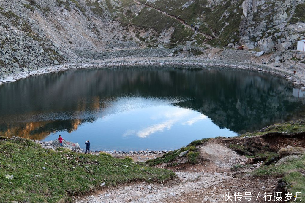 它是中国南北分界岭，更是长江黄河的分水岭，险峻的令人望而却步