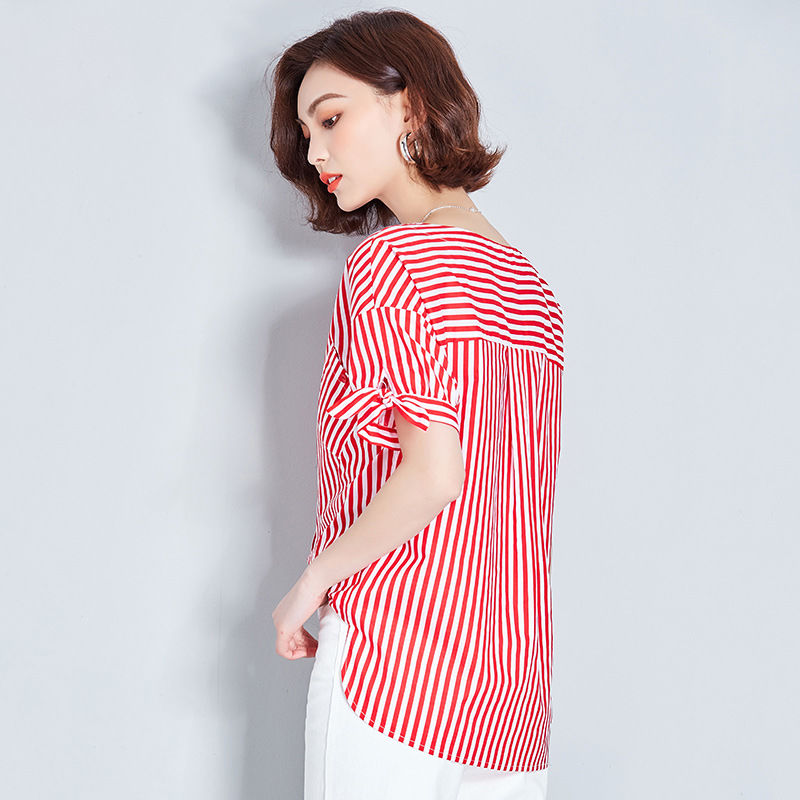 女人再穷也要打扮,特别是70后女人,三伏天这样穿凉快又洋气