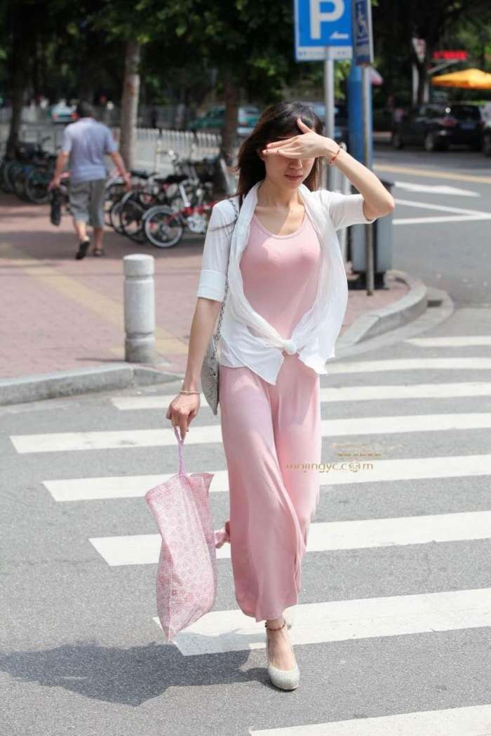 质小姐姐修身连衣裙，长裙飘飘充满仙气