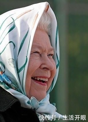 『工作』93岁英国女王这次把人可爱到了!穿这么肥大的斗篷?头巾太美了