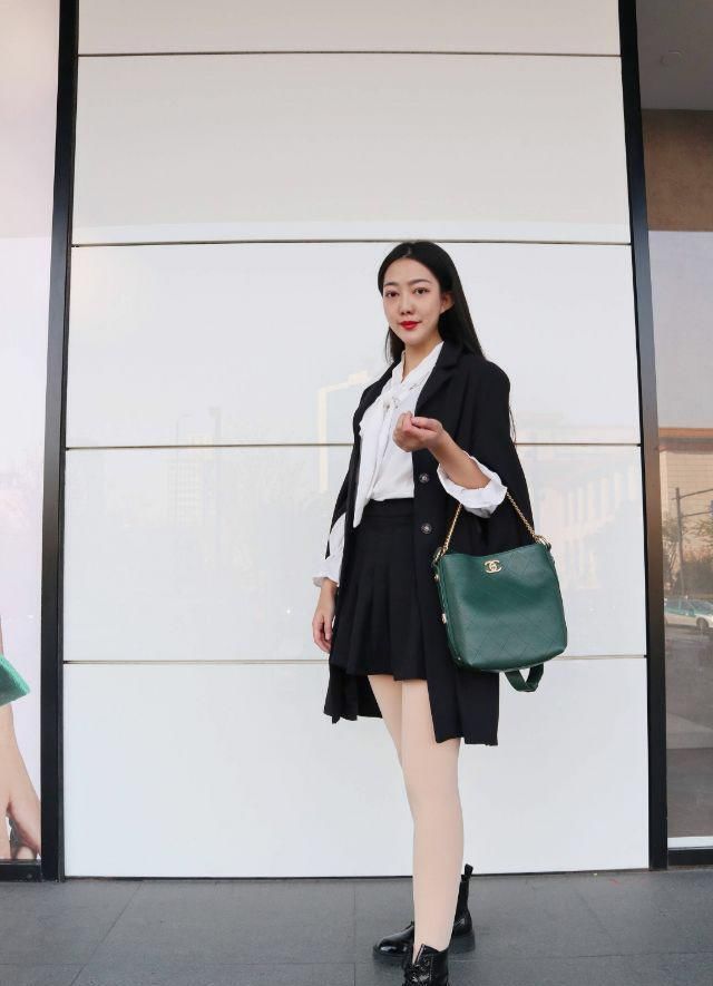  #女人味#职场女生超有味穿搭，简约又有女人味，时尚又不妖娆