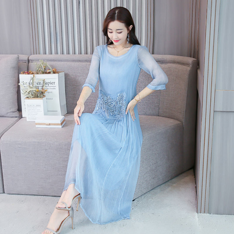 新发现一种裙叫:“波斯蓝”，70后穿白美嫩，80后穿精致有范