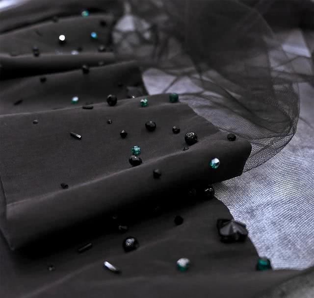  「网纱布」缝制一条半透明网纱裙，学会用这个小技巧，就能轻松变成时髦裙子