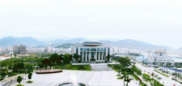 广东东莞一个以山命名的镇，是中国家具出口第一镇