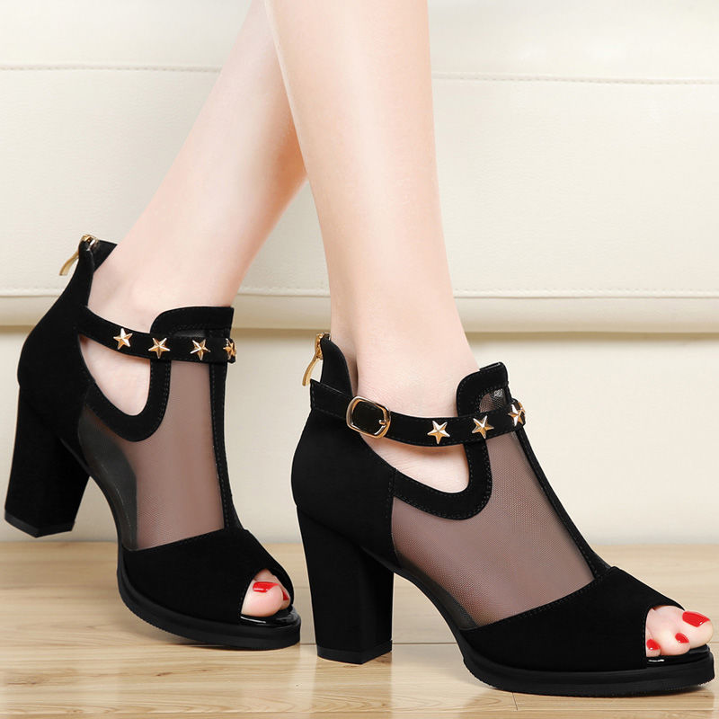 夏天美脚配美鞋，性感透肉凉高跟，若隐若现，尽显神秘妩媚女人味