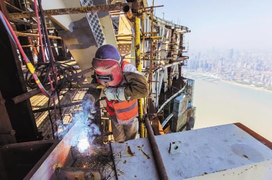  中心■武汉绿地中心加紧项目施工