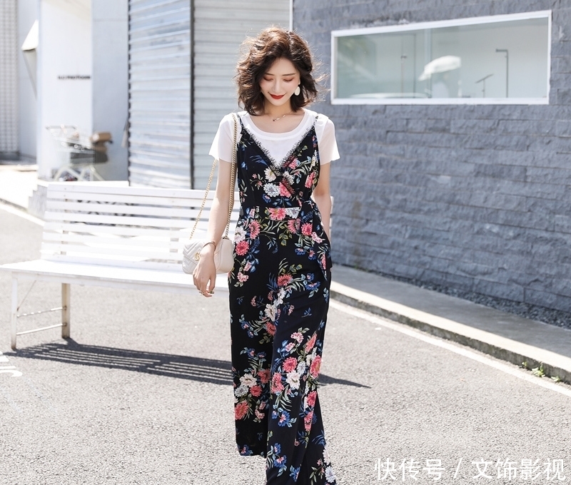 「个性」「街拍女神」个性时尚连体裤,如何穿搭?性感撩人修身显瘦