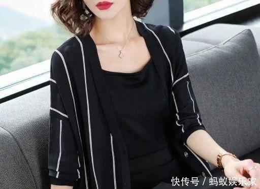 『不慌』真正会打扮的人到了秋天也不慌,找件针织衫配条哈伦裤就能穿出门
