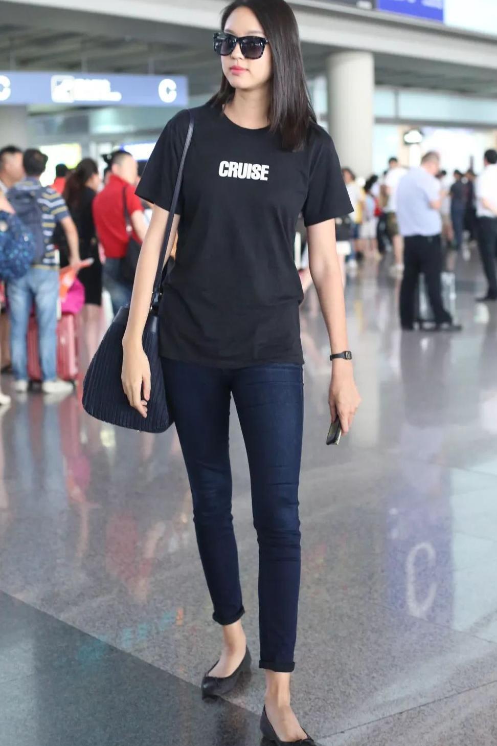 窦靖童周迅忘年交同框,同款搪瓷杯要不要来一只?