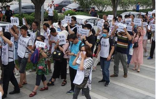 刘强东一发声就被网友催债 是不是该管管京东商家0元购诈骗的事了