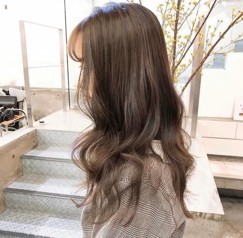  『少女』Lisa亚麻发色范本，蜜桃调超梦幻少女、青木棕不挑肤显白又高级！
