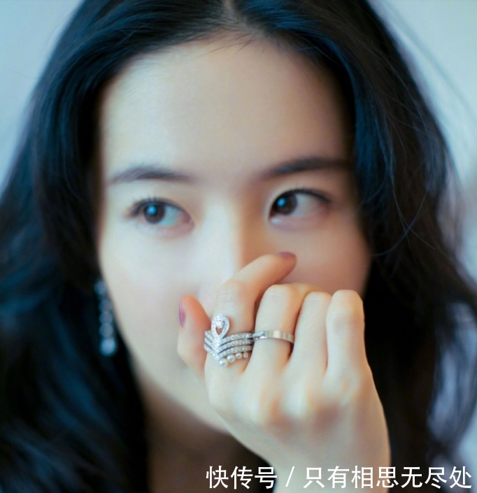  『施华洛世奇』穿的好看不如戴的好看？女明星全靠它吸睛，不信你试试