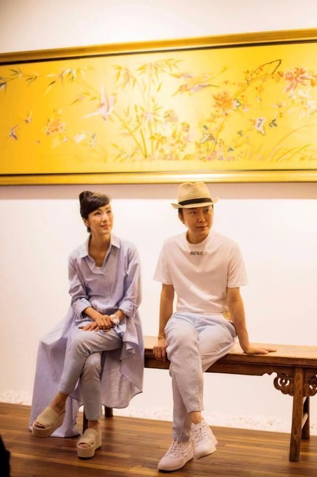 米雪比赵雅芝更懂得爱惜身体，穿这种鞋子，增高舒适，一举两得!