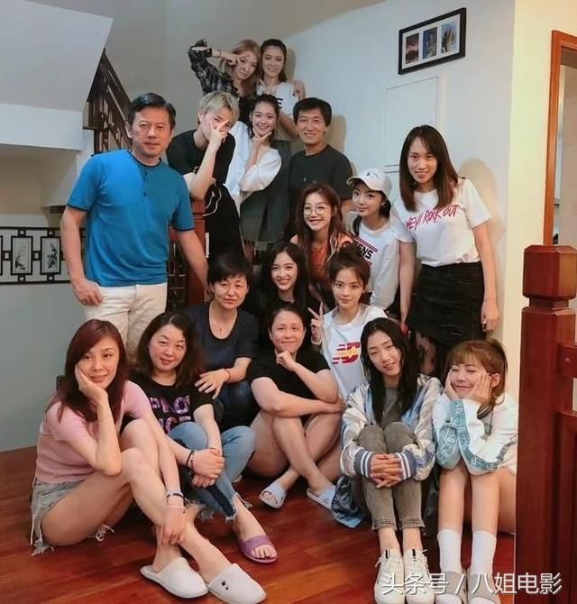 火箭少女101合体照片曝光，解散谣言不攻自破，坐等上快本了！