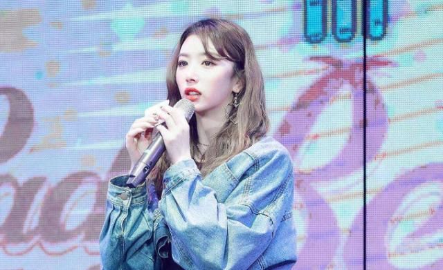  『黑料』青春有你2：孔雪儿获首A，没想到黑历史被扒，网友：未火先糊