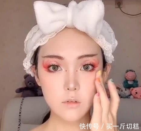 「头像中」小姐姐挑战画“头像”,开局本以为糟糕透了,效果一眼万年