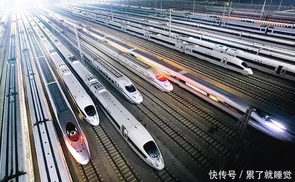  [里程]中国高铁总里程破3万，美国高铁成烂尾，网友：不如交给行