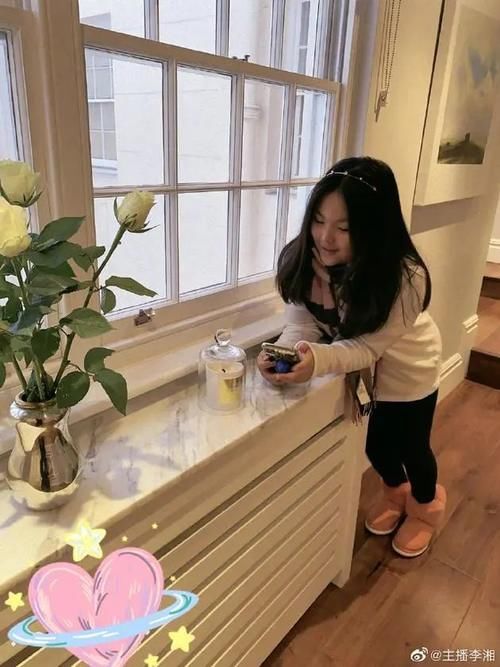  粉丝■李湘晒女儿近照，10岁王诗龄瘦尖下巴，但我却被盘子吸引了