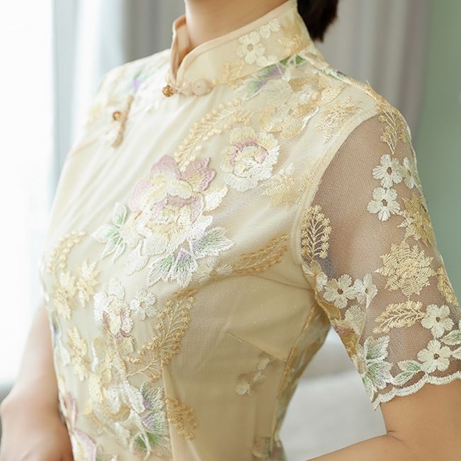 高贵典雅的旗袍，配高跟鞋真是太会撩人了，美出新高度