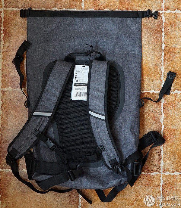 英伦气质的休闲与商务并存--KNOMO CROMWELL克伦威尔卷盖双肩包