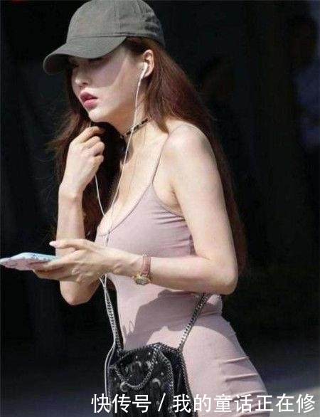  「美女」美丽动人的美女街拍：自由美搭的美女，彰显时尚女人的生活姿态！