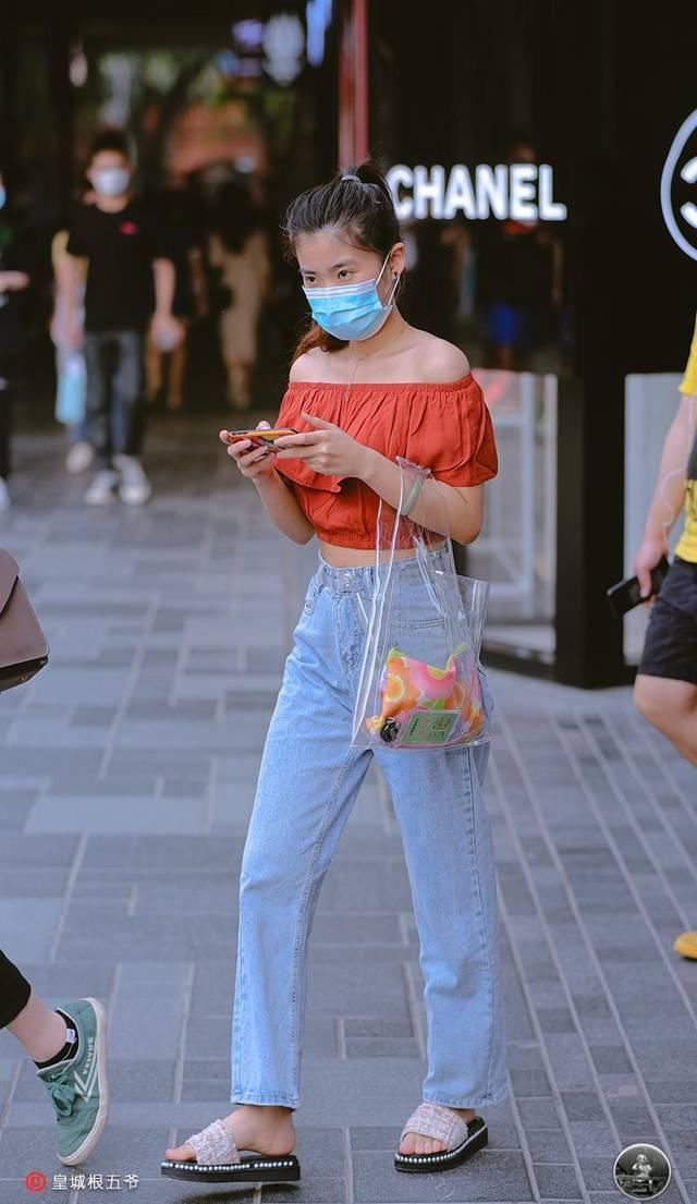 【更多的机会】街拍:我们在穿衣搭配的过程中,一定要尽量发挥自己最大的优势