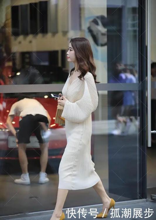 「美女」时尚美女的连衣裙打造仙女般气质,轻巧可人的搭配秀出潮人风范