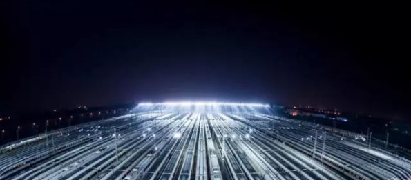 唯一拥有16座高铁站的城市，GDP超万亿，今年才成为一线城市