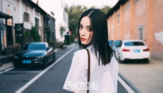 『穿着』复工穿什么 当穿着白衬衫的娜扎一出现我知道了