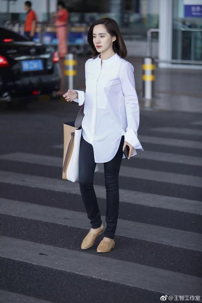 杨幂花式百搭，周冬雨思路清奇，穿白衬衫最好看的女星都有谁?