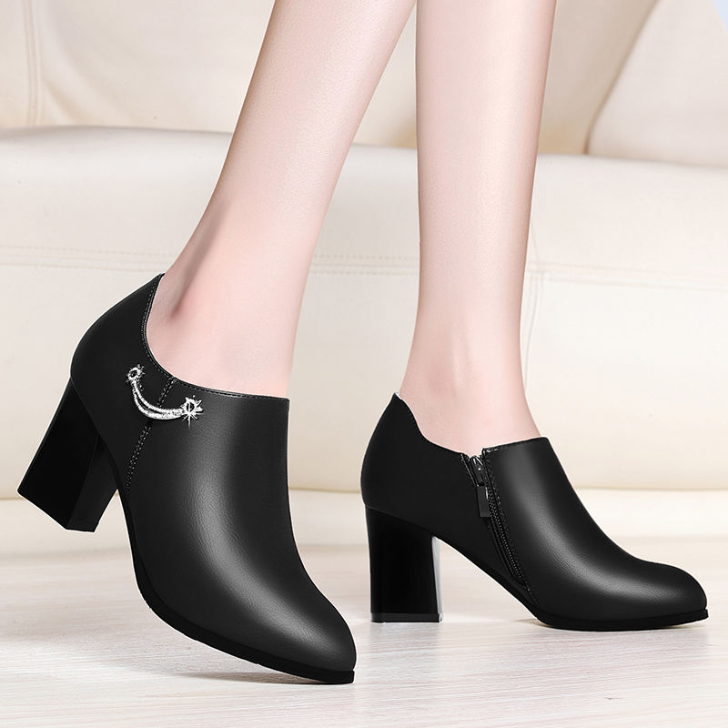 一双舒适的粗跟高跟鞋，可以决定你的气质，在这个秋季美美哒