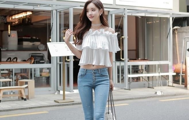 「 时尚」在细节中彰显美,更加优雅显气质!,娇小可人的牛仔裤美女