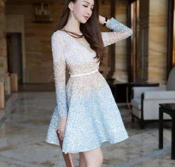 街拍: 看到图一舍不得翻, 图二更是令人着迷, 图五无法形容