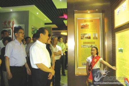 红色基因继续红色之旅让两史教育在校园生